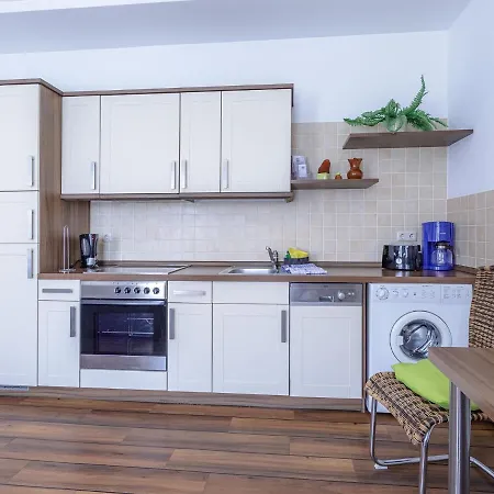 Ferienhaus Seeperle 別荘 ヴァーレン